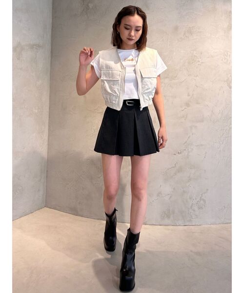 EMODA(エモダ)の「アウトポケットショートベスト(ベスト・レディース・アイボリー/ブラック/グレー・FREE)」の16枚目の写真