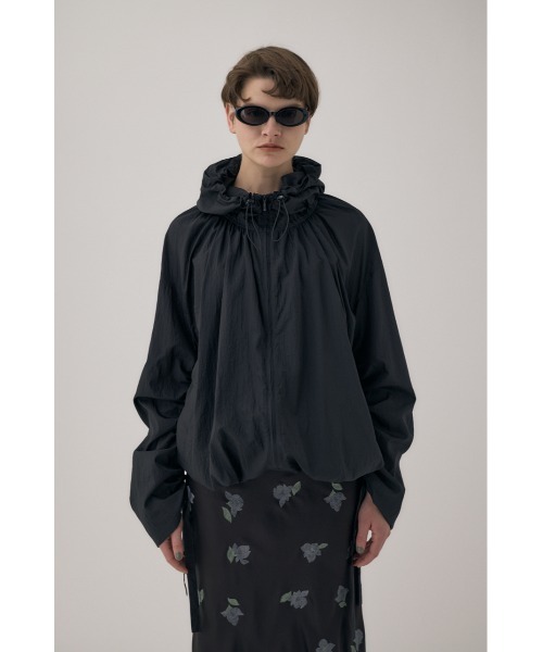 M_（エムアンダーバー）の「フッ素フリーの撥水加工が嬉しい リサイクルナイロン使用　エアーブルゾン（ブルゾン・レディース・アイボリー/ブラック・FREE）」の3枚目の写真