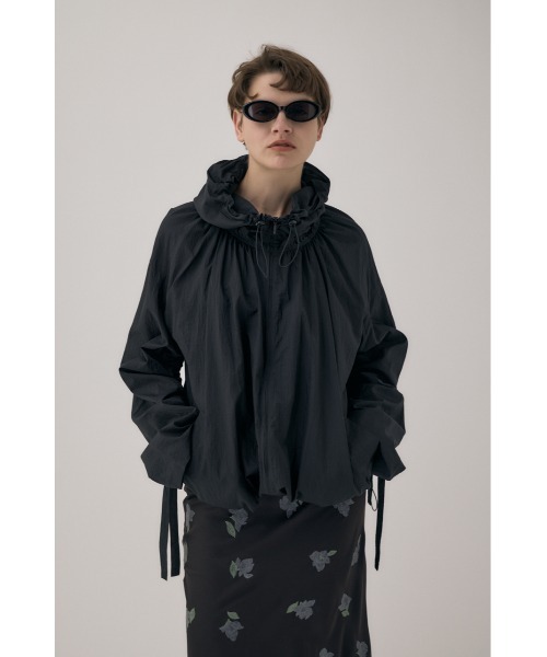 M_（エムアンダーバー）の「フッ素フリーの撥水加工が嬉しい リサイクルナイロン使用　エアーブルゾン（ブルゾン・レディース・アイボリー/ブラック・FREE）」の4枚目の写真