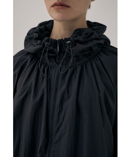 M_（エムアンダーバー）の「フッ素フリーの撥水加工が嬉しい リサイクルナイロン使用　エアーブルゾン（ブルゾン・レディース・アイボリー/ブラック・FREE）」の8枚目の写真