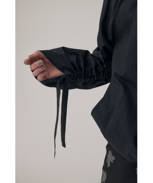 M_（エムアンダーバー）の「フッ素フリーの撥水加工が嬉しい リサイクルナイロン使用　エアーブルゾン（ブルゾン・レディース・アイボリー/ブラック・FREE）」の11枚目の写真