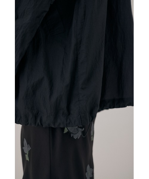 M_（エムアンダーバー）の「フッ素フリーの撥水加工が嬉しい リサイクルナイロン使用　エアーブルゾン（ブルゾン・レディース・アイボリー/ブラック・FREE）」の14枚目の写真