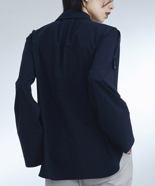 UNITED TOKYO(ユナイテッドトウキョウ)の「2wayエポレットデザインブラウス(シャツ/ブラウス・レディース・アイボリー/ネイビー・FREE)」の7枚目の写真