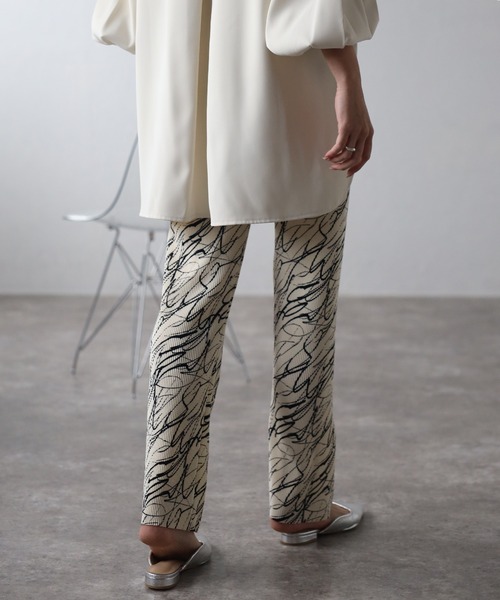 amini（アミニ）の「【2024 S/S 新作】柄プリーツパンツ（スラックス・レディース・アイボリー/ブラック・MEDIUM）」の14枚目の写真