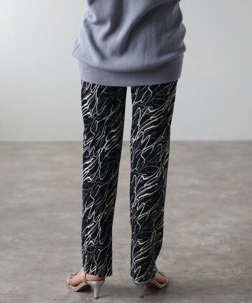 amini（アミニ）の「【2024 S/S 新作】柄プリーツパンツ（スラックス・レディース・アイボリー/ブラック・MEDIUM）」の10枚目の写真