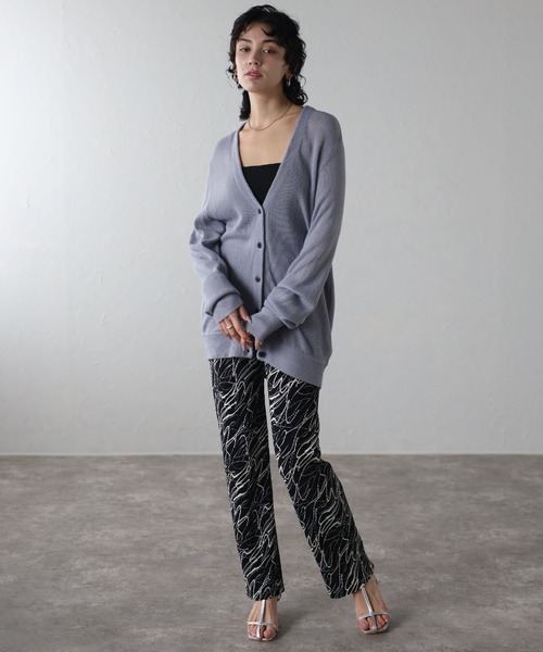 amini（アミニ）の「【2024 S/S 新作】柄プリーツパンツ（スラックス・レディース・アイボリー/ブラック・MEDIUM）」の3枚目の写真