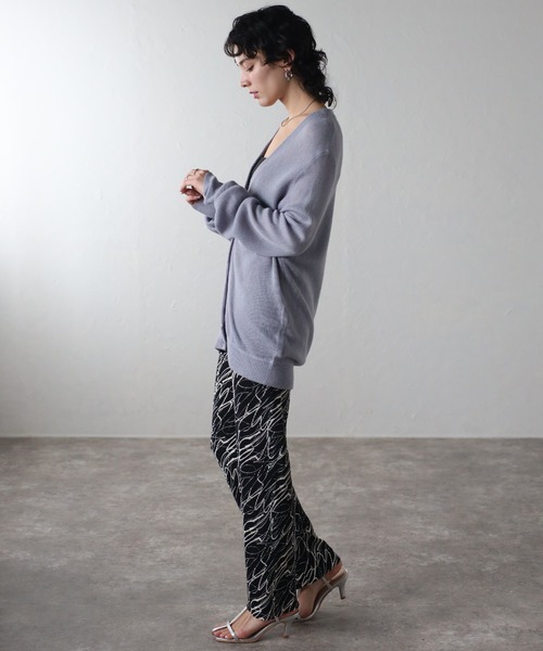 amini（アミニ）の「【2024 S/S 新作】柄プリーツパンツ（スラックス・レディース・アイボリー/ブラック・MEDIUM）」の4枚目の写真