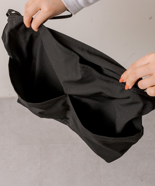 ear PAPILLONNER（イアパピヨネ）の「【プリングルズ×ear】A4サイズ対応/コラボクロスショルダーバッグ/シャーリングリボン/ホーボーバッグ（ショルダーバッグ・レディース・ブラック/ホワイト/ホワイト系その他・FREE）」の15枚目の写真