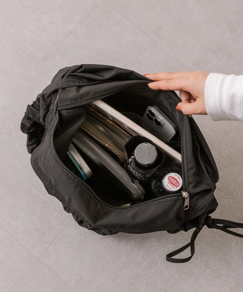 ear PAPILLONNER（イアパピヨネ）の「【プリングルズ×ear】A4サイズ対応/コラボクロスショルダーバッグ/シャーリングリボン/ホーボーバッグ（ショルダーバッグ・レディース・ブラック/ホワイト/ホワイト系その他・FREE）」の18枚目の写真