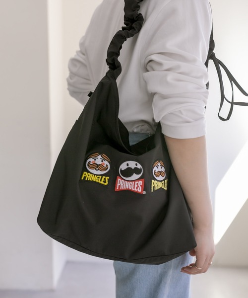 ear PAPILLONNER（イアパピヨネ）の「【プリングルズ×ear】A4サイズ対応/コラボクロスショルダーバッグ/シャーリングリボン/ホーボーバッグ（ショルダーバッグ・レディース・ブラック/ホワイト/ホワイト系その他・FREE）」の19枚目の写真