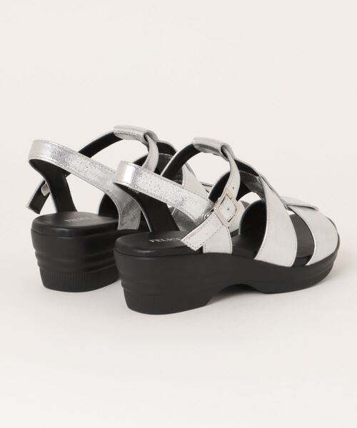 Piedi Nudi（ピエディヌーディ）の「本革 厚底 ワイドストラップ サンダル（サンダル・レディース・ブラック/シルバー/ダークブラウン・35/36/37/38/39）」の4枚目の写真