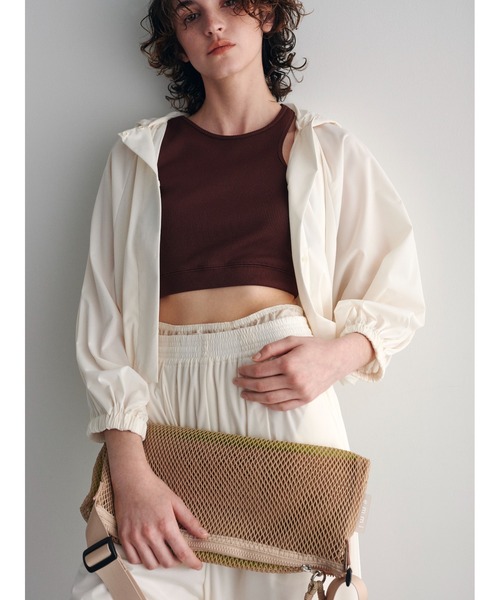 emmi（エミ）の「eco ラッシュガードポンチョフーディー（ナイロンジャケット・レディース・ブラック/オフホワイト・FREE）」の2枚目の写真