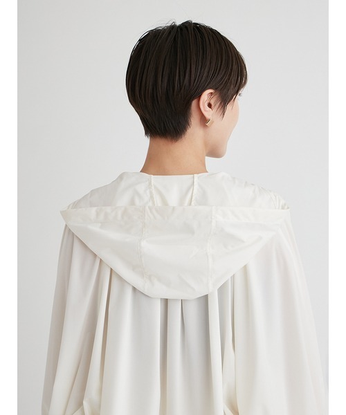 emmi（エミ）の「eco ラッシュガードポンチョフーディー（ナイロンジャケット・レディース・ブラック/オフホワイト・FREE）」の14枚目の写真