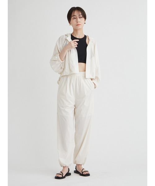 emmi（エミ）の「eco ラッシュガードポンチョフーディー（ナイロンジャケット・レディース・ブラック/オフホワイト・FREE）」の17枚目の写真