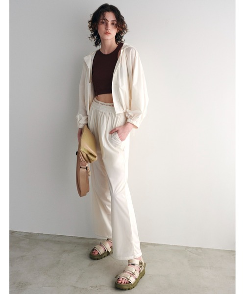 emmi（エミ）の「eco ラッシュガードポンチョフーディー（ナイロンジャケット・レディース・ブラック/オフホワイト・FREE）」の3枚目の写真