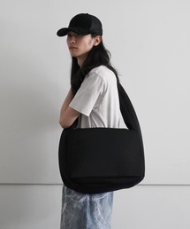 Mr.FEAST（ミスターフィースト）の「Mr.FEAST FLAP SHOULDER BAG