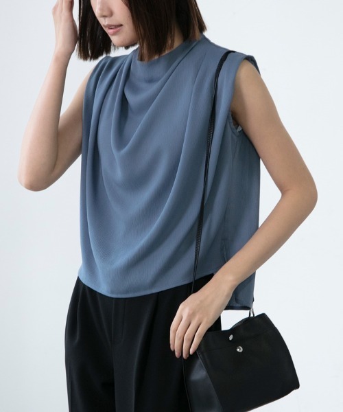 M.deux(エムドゥ)の「【上品映えトップス】〈とろみカットドレープブラウス〉(シャツ/ブラウス・レディース・ブルー/オフホワイト/ブラック・MEDIUM)」の5枚目の写真