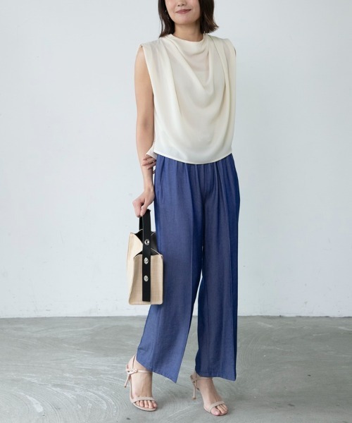 M.deux(エムドゥ)の「【上品映えトップス】〈とろみカットドレープブラウス〉(シャツ/ブラウス・レディース・ブルー/オフホワイト/ブラック・MEDIUM)」の10枚目の写真