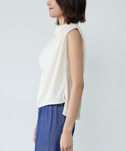 M.deux(エムドゥ)の「【上品映えトップス】〈とろみカットドレープブラウス〉(シャツ/ブラウス・レディース・ブルー/オフホワイト/ブラック・MEDIUM)」の12枚目の写真