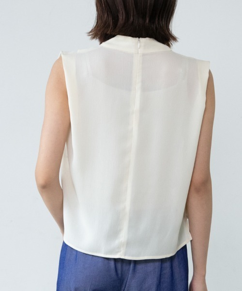 M.deux(エムドゥ)の「【上品映えトップス】〈とろみカットドレープブラウス〉(シャツ/ブラウス・レディース・ブルー/オフホワイト/ブラック・MEDIUM)」の13枚目の写真