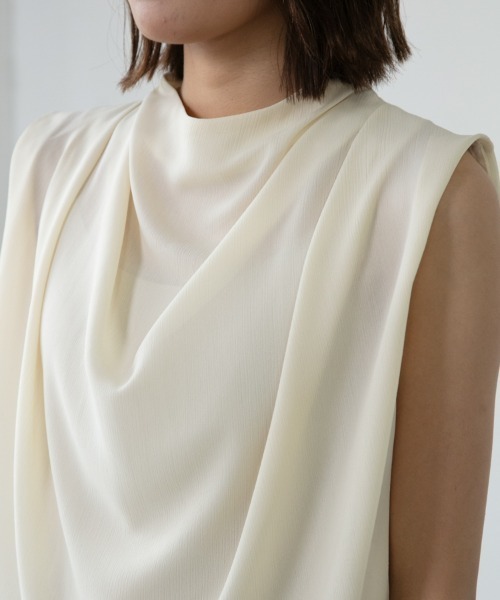 M.deux(エムドゥ)の「【上品映えトップス】〈とろみカットドレープブラウス〉(シャツ/ブラウス・レディース・ブルー/オフホワイト/ブラック・MEDIUM)」の14枚目の写真
