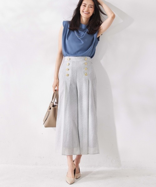 M.deux(エムドゥ)の「【上品映えトップス】〈とろみカットドレープブラウス〉(シャツ/ブラウス・レディース・ブルー/オフホワイト/ブラック・MEDIUM)」の7枚目の写真