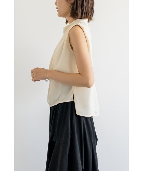 M.deux（エムドゥ）の「【上品映えトップス】〈とろみカットドレープブラウス〉（シャツ/ブラウス・レディース・ブルー/オフホワイト/ブラック・MEDIUM）」の9枚目の写真
