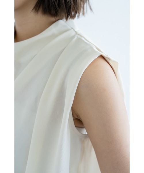 M.deux（エムドゥ）の「【上品映えトップス】〈とろみカットドレープブラウス〉（シャツ/ブラウス・レディース・ブルー/オフホワイト/ブラック・MEDIUM）」の12枚目の写真