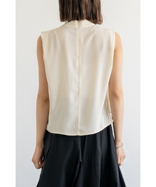 M.deux（エムドゥ）の「【上品映えトップス】〈とろみカットドレープブラウス〉（シャツ/ブラウス・レディース・ブルー/オフホワイト/ブラック・MEDIUM）」の10枚目の写真