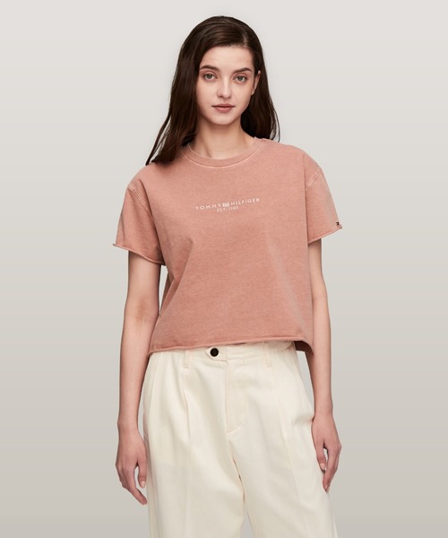 TOMMY HILFIGER(トミーヒルフィガー)の「ミュートガーメントダイコープロゴTシャツ(Tシャツ/カットソー・レディース・アイボリー/ピンク・MEDIUM/SMALL/X-SMALL)」の2枚目の写真