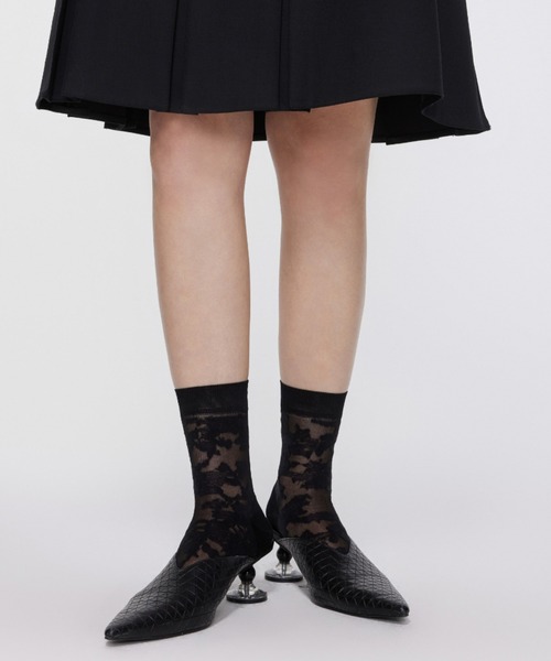 JNBY（ジェーエヌビーワイ）の「Retro Floral-jacquard Sheer Stretch-nylon Socks（ソックス/靴下・レディース・イエロー系その他3/ブルー系その他4/ブラック・ONE SIZE）」の2枚目の写真