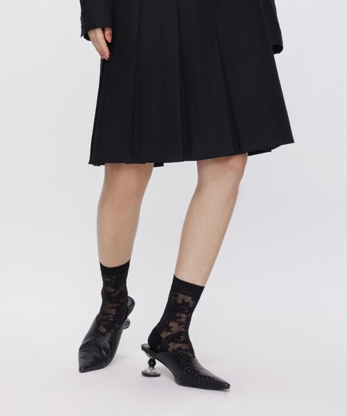 JNBY（ジェーエヌビーワイ）の「Retro Floral-jacquard Sheer Stretch-nylon Socks（ソックス/靴下・レディース・イエロー系その他3/ブルー系その他4/ブラック・ONE SIZE）」の4枚目の写真