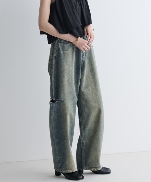 MERLOT（メルロー）の「サイドダメージワイドデニム（デニムパンツ・レディース・ブルー/ブラック・S/FREE）」の2枚目の写真