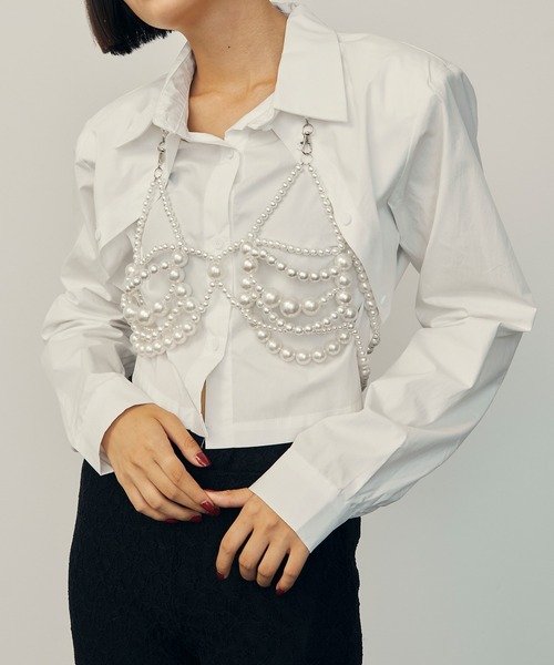 uyu.(ウユ)の「ショート丈フロントボタンシャツ【uyu./ウユ】(シャツ/ブラウス・レディース・ブルー/ホワイト・FREE)」の2枚目の写真