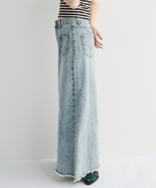 MERLOT(メルロー)の「カットオフデニムスカート(デニムスカート・レディース・ライトブルー・FREE)」の5枚目の写真