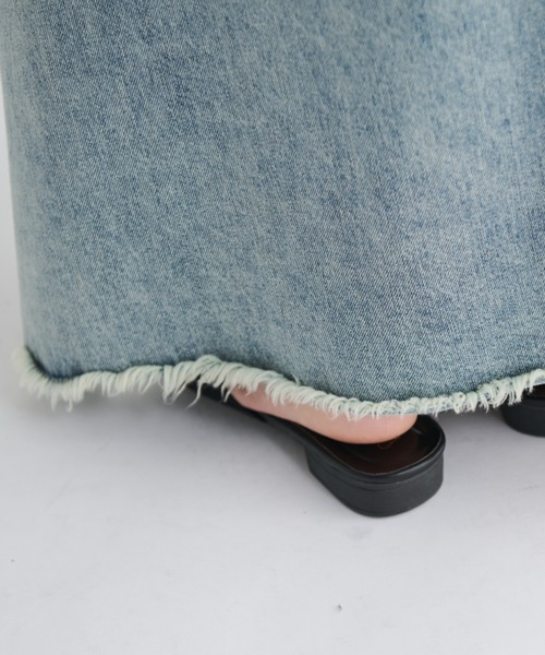 MERLOT(メルロー)の「カットオフデニムスカート(デニムスカート・レディース・ライトブルー・FREE)」の16枚目の写真