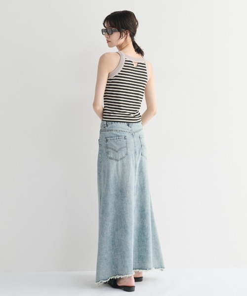 MERLOT(メルロー)の「カットオフデニムスカート(デニムスカート・レディース・ライトブルー・FREE)」の12枚目の写真