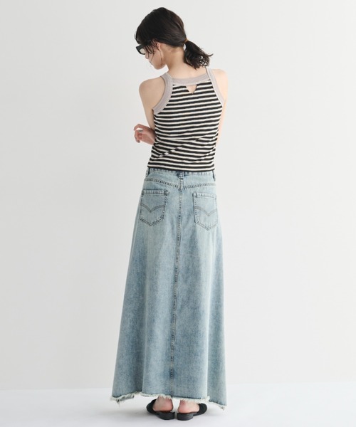 MERLOT(メルロー)の「カットオフデニムスカート(デニムスカート・レディース・ライトブルー・FREE)」の11枚目の写真