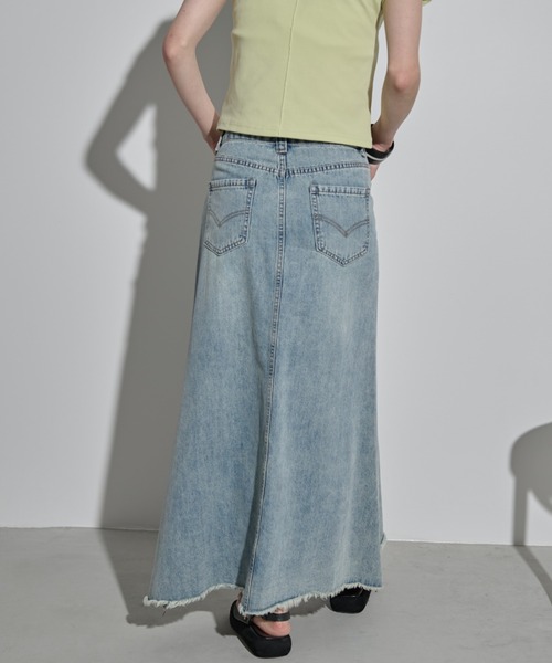 MERLOT(メルロー)の「カットオフデニムスカート(デニムスカート・レディース・ライトブルー・FREE)」の19枚目の写真