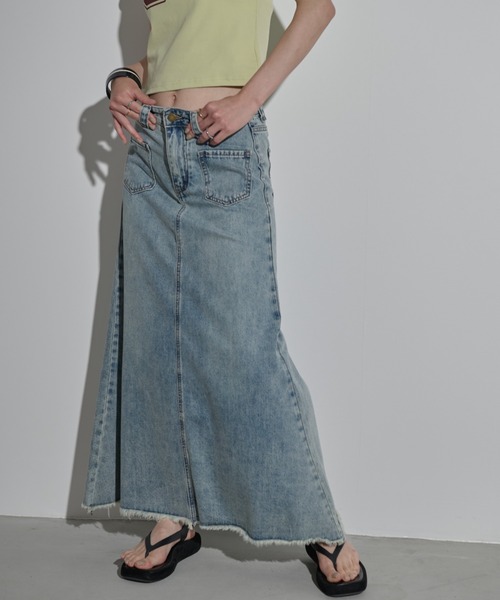 MERLOT(メルロー)の「カットオフデニムスカート(デニムスカート・レディース・ライトブルー・FREE)」の18枚目の写真