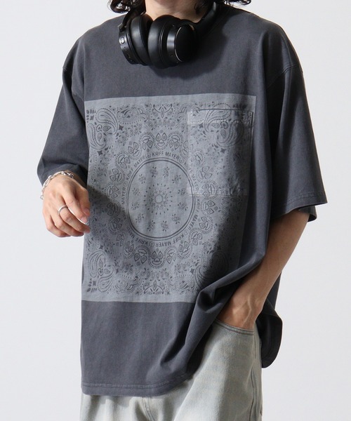 KRIFF MAYER（クリフメイヤー）の「Pigmented bandana pocket short sleeve T-shirt / ピグメント加工バンダナポケット半袖Tシャツ unisex（Tシャツ/カットソー・メンズ・オフホワイト/ライトグリーン/チャコール/オレンジ/ラベンダー・M/L/XL）」の2枚目の写真