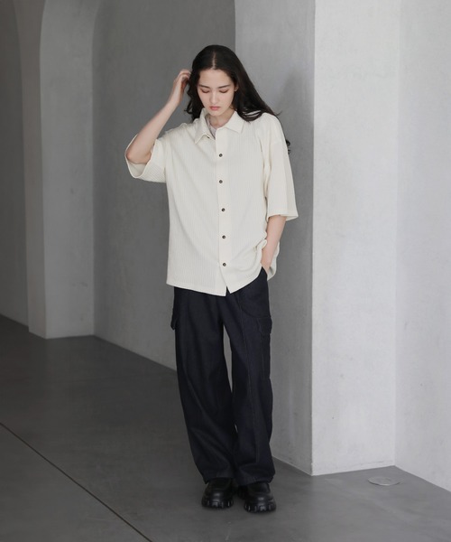 ETELIO（エテリオ）の「レースジャガードドレープニット半袖シャツ（シャツ/ブラウス・メンズ・チャコール/ブラウン/アイボリー/ブラック・S/M/L）」の17枚目の写真