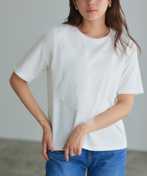 Pierrot(ピエロ)の「【イージーケア】ラッフルドッキングTシャツ(Tシャツ/カットソー・レディース・オフホワイト/ブラック・M/L)」の1枚目の写真