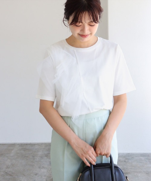 Pierrot(ピエロ)の「【イージーケア】ラッフルドッキングTシャツ(Tシャツ/カットソー・レディース・オフホワイト/ブラック・M/L)」の13枚目の写真