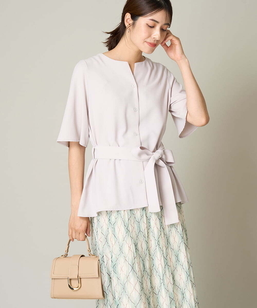 a.v.v（アーヴェヴェ）の「【接触冷感/洗える/イージーケア/速乾】フレアスリーブストレッチブラウス（シャツ/ブラウス・レディース・ブラック/ネイビー/ライトグレー・38/36/40/42/34）」の3枚目の写真