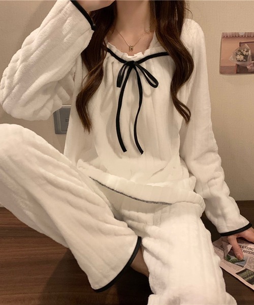 Teem Store（チームストア）の「【上下セット】【2点セット / お気に入り数2.7万人突破!】【お得セット】フリース フロントリボンデザインスクエアネックルームウェア モコフワ（ルームウェア/パジャマ・レディース・その他/ブルー/ホワイト/ピンク・M/L）」の2枚目の写真