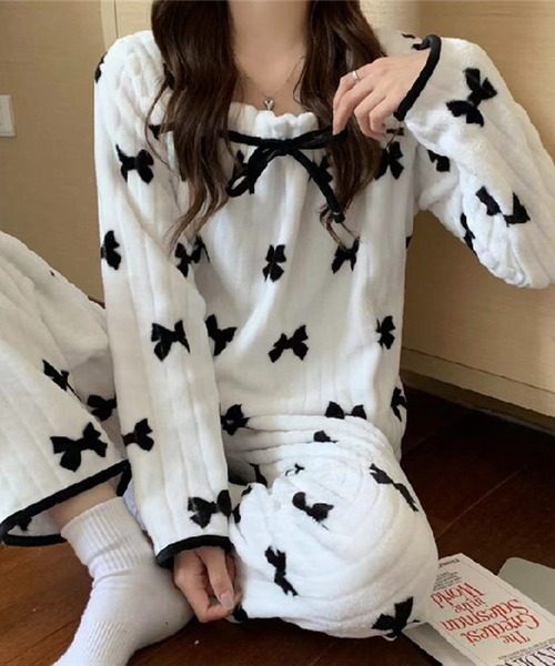 Teem Store（チームストア）の「【上下セット】【2点セット / お気に入り数2.7万人突破!】【お得セット】フリース フロントリボンデザインスクエアネックルームウェア モコフワ（ルームウェア/パジャマ・レディース・その他/ブルー/ホワイト/ピンク・M/L）」の4枚目の写真