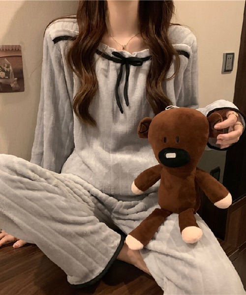 Teem Store（チームストア）の「【上下セット】【2点セット / お気に入り数2.7万人突破!】【お得セット】フリース フロントリボンデザインスクエアネックルームウェア モコフワ（ルームウェア/パジャマ・レディース・その他/ブルー/ホワイト/ピンク・M/L）」の7枚目の写真