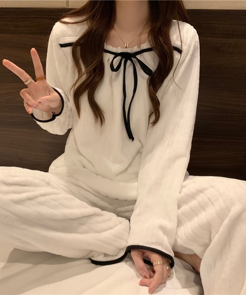 Teem Store（チームストア）の「【上下セット】【2点セット / お気に入り数2.7万人突破!】【お得セット】フリース フロントリボンデザインスクエアネックルームウェア モコフワ（ルームウェア/パジャマ・レディース・その他/ブルー/ホワイト/ピンク・M/L）」の5枚目の写真