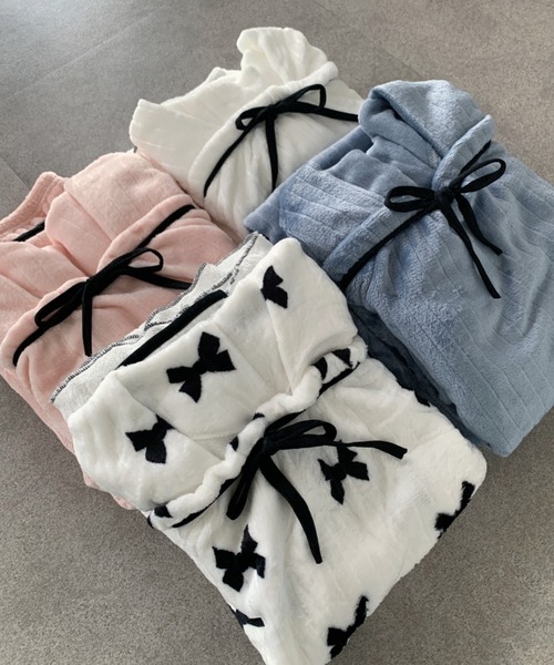 Teem Store（チームストア）の「【上下セット】【2点セット / お気に入り数2.7万人突破!】【お得セット】フリース フロントリボンデザインスクエアネックルームウェア モコフワ（ルームウェア/パジャマ・レディース・その他/ブルー/ホワイト/ピンク・M/L）」の13枚目の写真